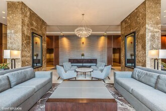 655 W Irving Park Rd in Chicago, IL - Building Photo - Building Photo