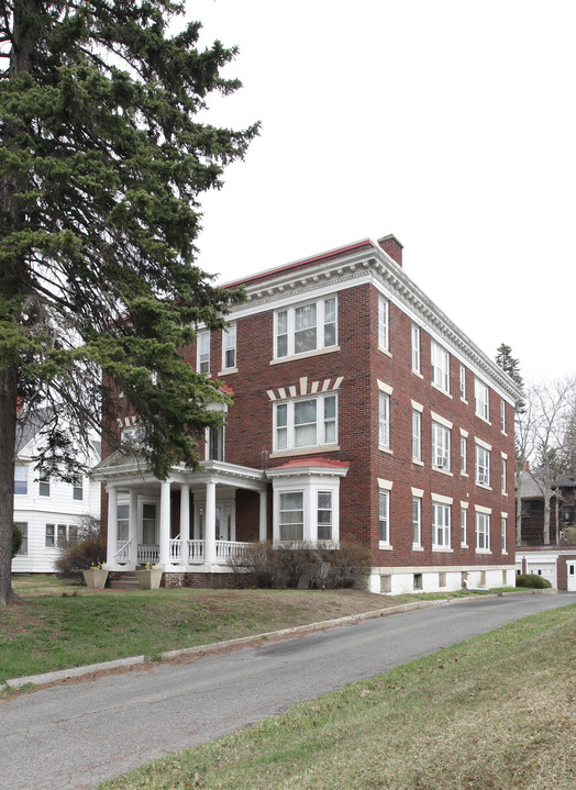 253 South St in Pittsfield, MA - Building Photo