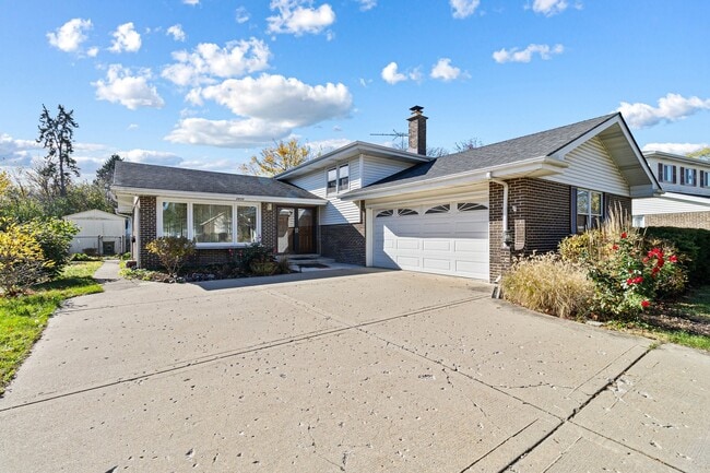 property at 2430 S Shag Bark Trail