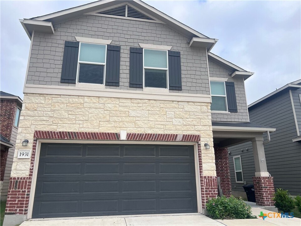 1931 Brandywine Dr in New Braunfels, TX - Building Photo
