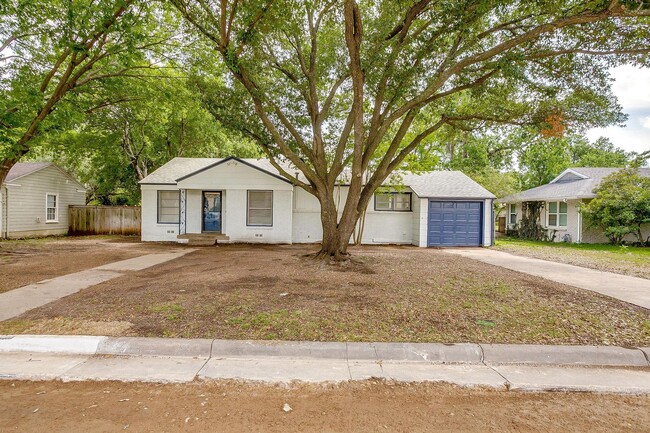 property at 3557 Suffolk Dr