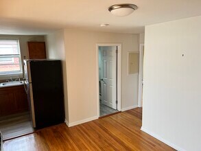 120 Folsom Ave in Folsom, PA - Foto de edificio - Building Photo