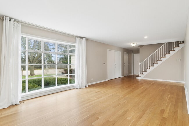 10 Fairview Ave in Deerfield, IL - Building Photo - Building Photo