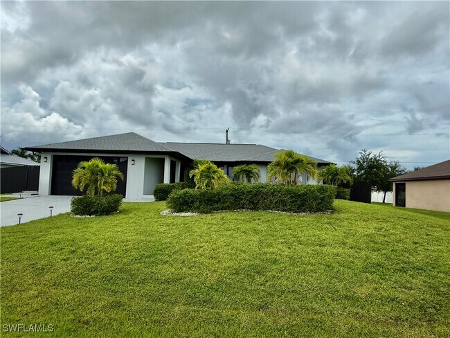 1020 SW 11th Ct in Cape Coral, FL - Foto de edificio - Building Photo