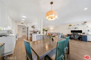 5301 Balboa Blvd in Los Angeles, CA - Building Photo