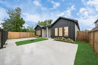 6930 Liverpool St in Houston, TX - Building Photo - Building Photo