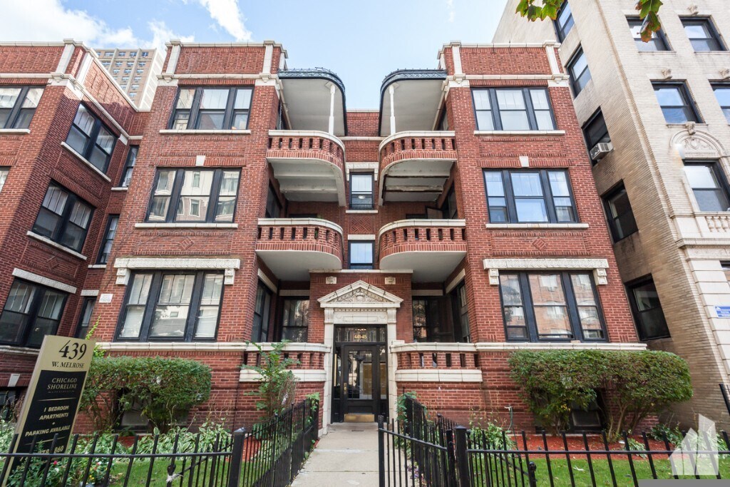 439 W Melrose St in Chicago, IL - Building Photo