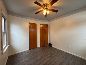 1403 E Maxlow Ave in Hazel Park, MI - Foto de edificio - Building Photo