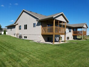 5603 w Bakker park dr in Sioux Falls, SD - Foto de edificio - Building Photo