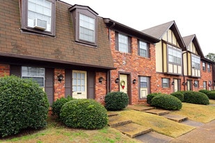 Williamsburg East in Tuscaloosa, AL - Building Photo