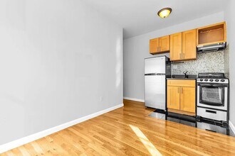 101 Delancey St in New York, NY - Building Photo - Building Photo