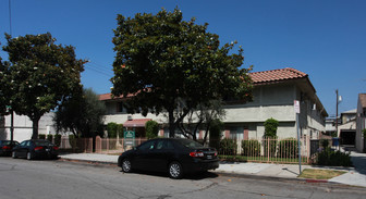 215 E Valencia Ave in Los Angeles, CA - Building Photo - Building Photo