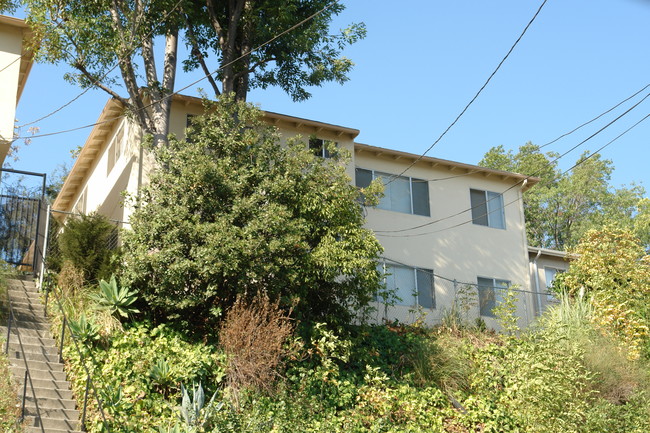 3920 Kentucky Dr in Los Angeles, CA - Foto de edificio - Building Photo