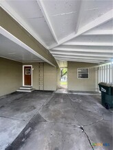 210 Maurine St in Cuero, TX - Building Photo - Building Photo