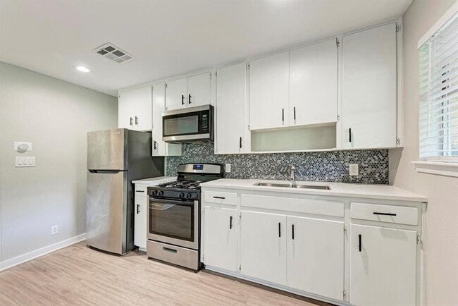 property at 1612 Elmhurst Dr