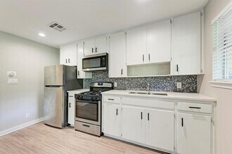 1612 Elmhurst Dr in Austin, TX - Building Photo - Building Photo