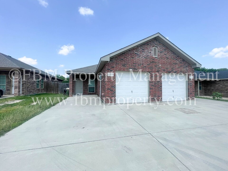 7508-7510 Novella Dr in Fort Worth, TX - Foto de edificio