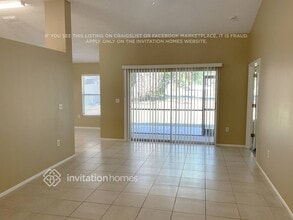 713 46th St E in Bradenton, FL - Foto de edificio - Building Photo