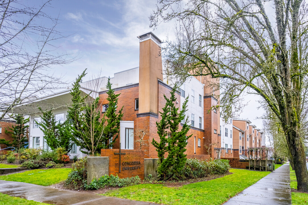 Fomer Concordia Univ. East Residence Hall in Portland, OR - Foto de edificio