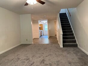 2500 Avent Ferry Rd, Unit 28B in Raleigh, NC - Foto de edificio - Building Photo