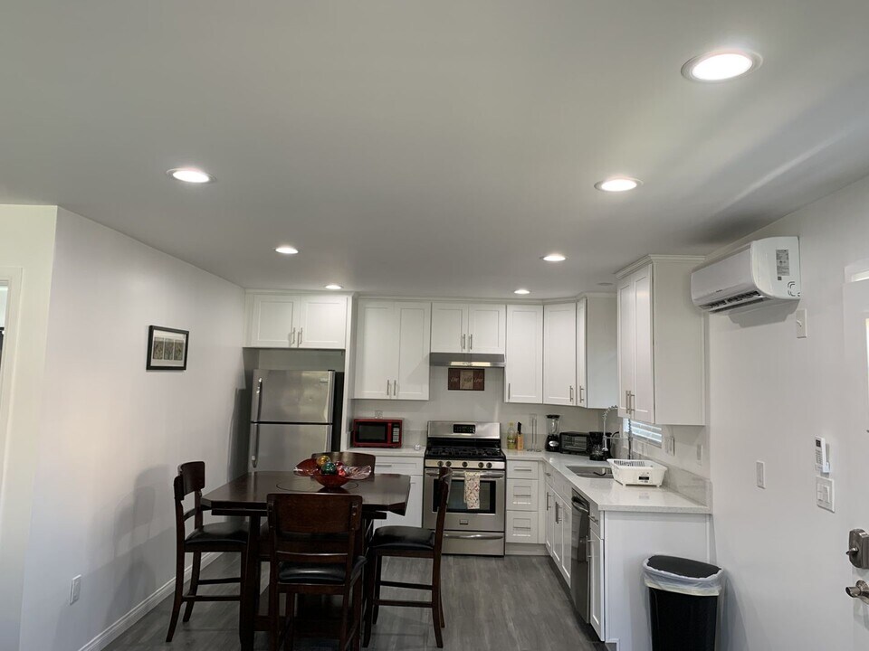 9227 S 5th Ave in Inglewood, CA - Building Photo