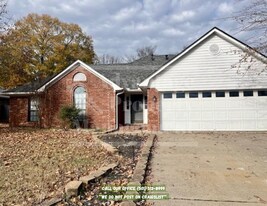 2250 Pleasant Valley Dr in Conway, AR - Building Photo