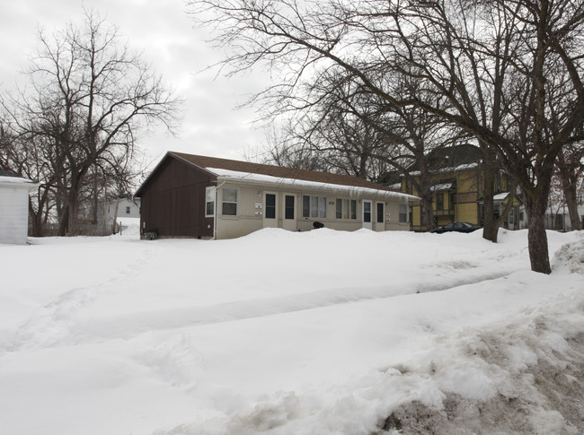 1715 Oakland Ave in Des Moines, IA - Foto de edificio - Building Photo