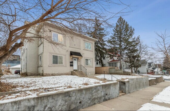 2506 Dupont Ave N in Minneapolis, MN - Building Photo - Building Photo