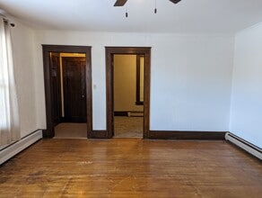 126 3rd St S, Unit 3 in Virginia, MN - Foto de edificio - Building Photo