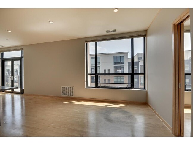 3116 W Lake St in Minneapolis, MN - Building Photo - Building Photo