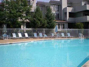 816 Topsail Ln in Secaucus, NJ - Building Photo - Building Photo