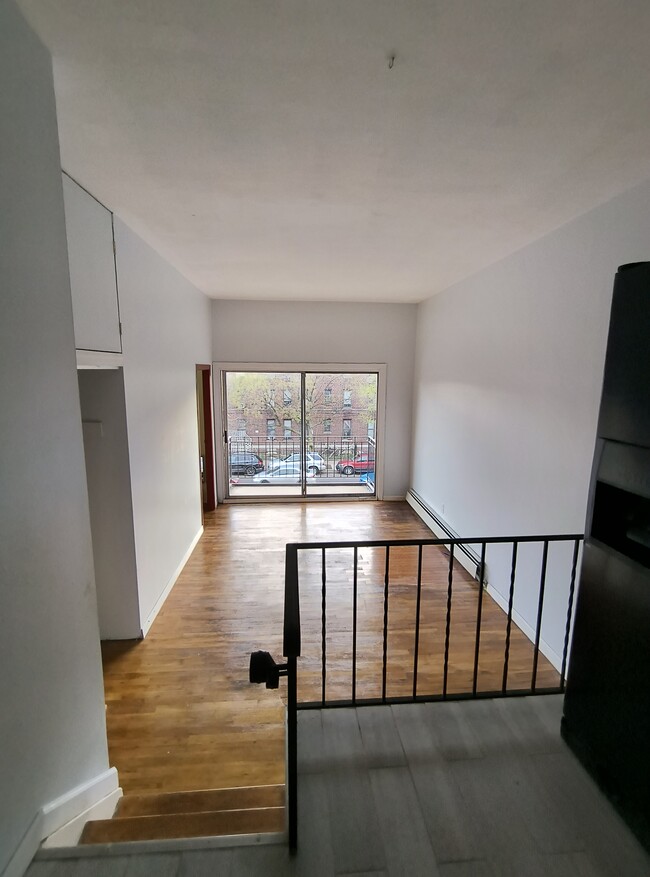 323 Avenue C, Unit 3rd FL