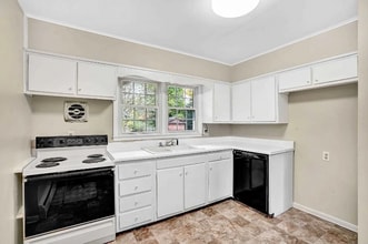 150 Rothenburgh Rd in Poughkeepsie, NY - Foto de edificio - Building Photo