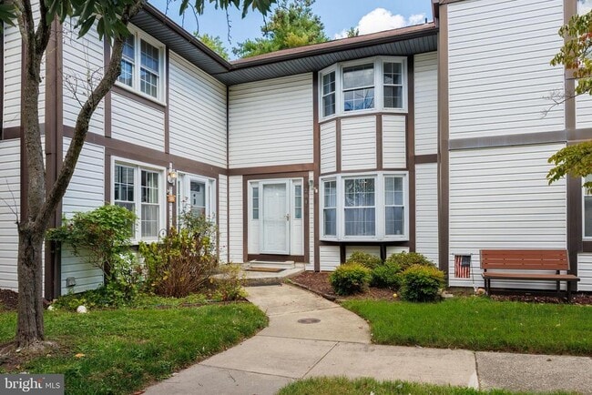 property at 284 Oakwood Village Ct