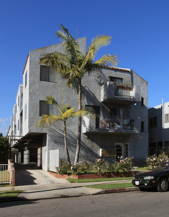 1051 Gladys Ave in Long Beach, CA - Foto de edificio