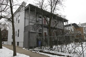 1034 W Wellington Ave in Chicago, IL - Building Photo - Building Photo