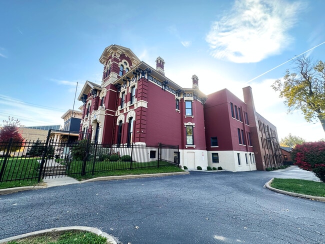 2905 Franklin Blvd, Unit 203 in Cleveland, OH - Building Photo - Building Photo