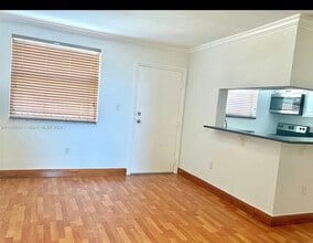 2441 SW 31st Ave, Unit 309 in Miami, FL - Building Photo - Building Photo