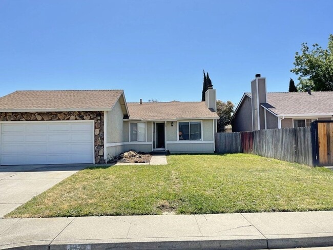 1021 Whistler Dr in Suisun City, CA - Building Photo - Building Photo