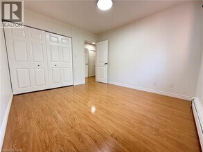 475 Parkside Dr in Waterloo, ON - Building Photo - Building Photo