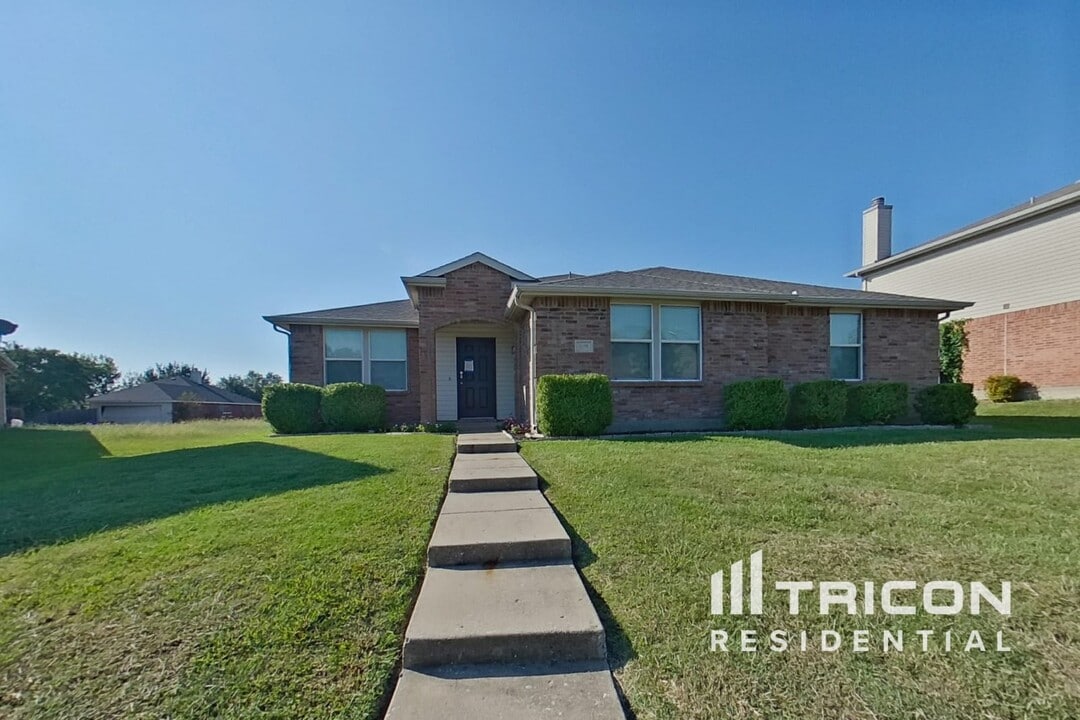 1714 La Caya Dr in Mansfield, TX - Foto de edificio