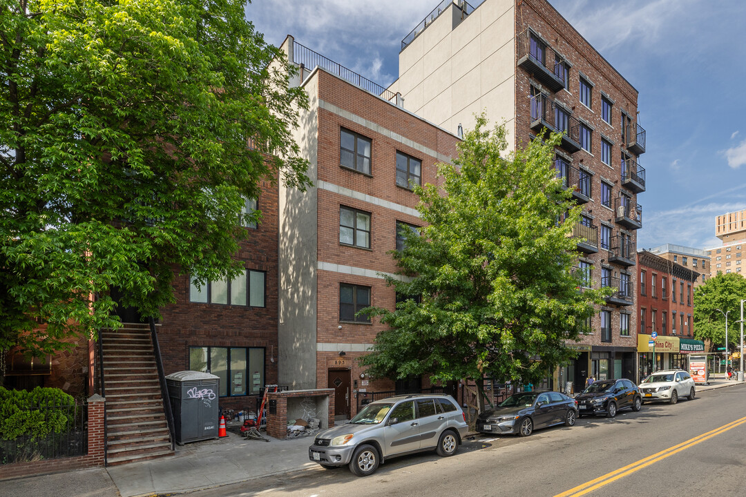 895 Myrtle Ave in Brooklyn, NY - Foto de edificio