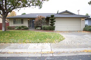 6940 McQuillan Cir in Sacramento, CA - Building Photo