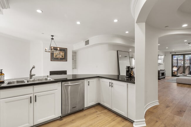 property at 122 N Clark Dr