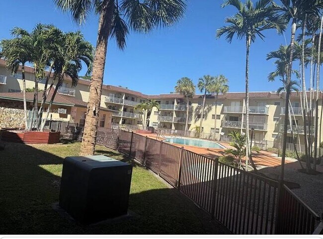 7505 SW 82nd St in Miami, FL - Building Photo - Building Photo