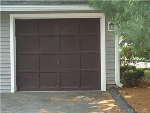 1101 Mill Pond Dr in South Windsor, CT - Building Photo - Building Photo
