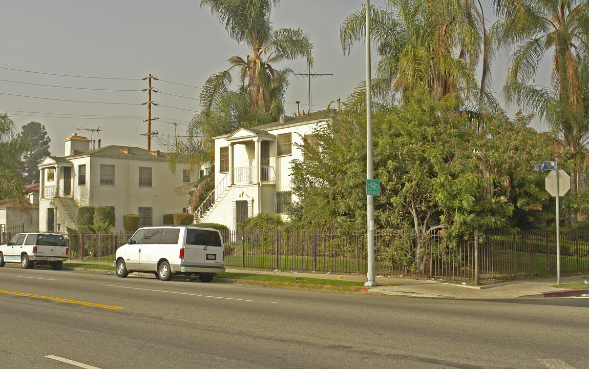 2501 Venice Blvd in Los Angeles, CA - Building Photo