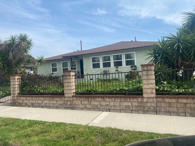 232 W Alameda Ave