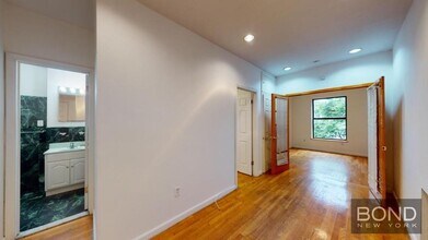 96 3rd Ave in New York, NY - Building Photo - Building Photo