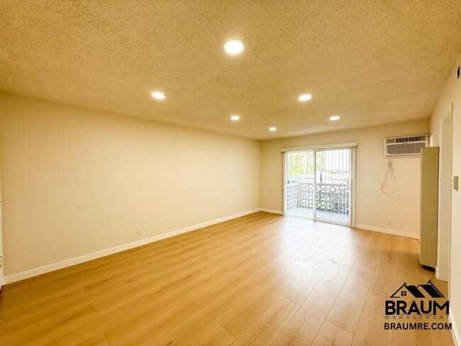 5433 Sepulveda Blvd in Los Angeles, CA - Building Photo - Building Photo